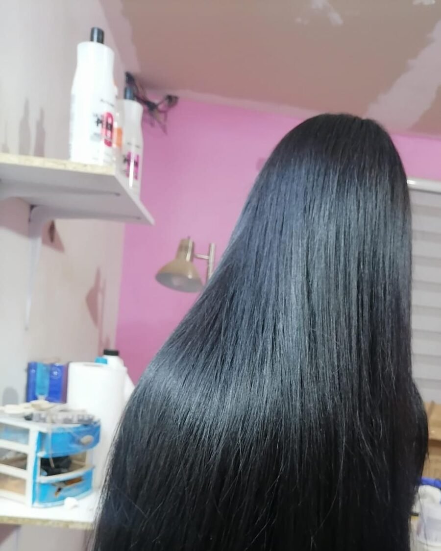 Cabello negro liso, brillo y lacio de salón